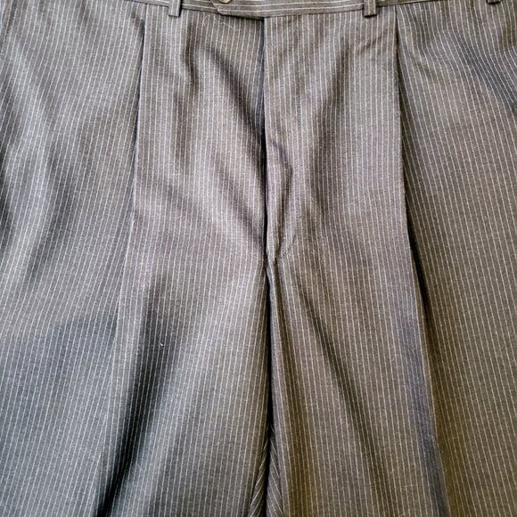Calvin Klein Gray Pin 3 Btn, 3 pc Suit NWT - Picture 15 of 16